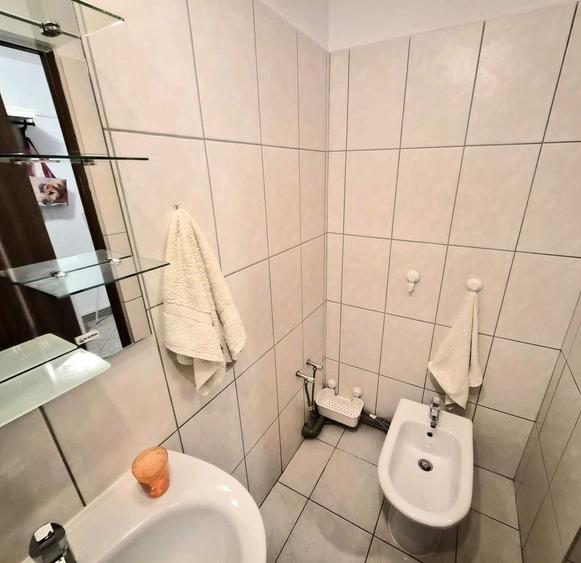 Apartament cu 3 camere decomandat, mobilat în Aviației