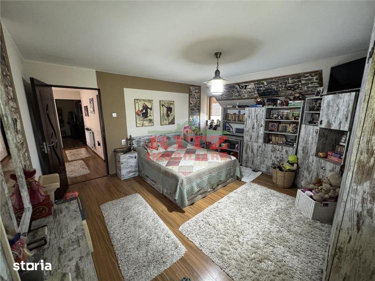 Casă cu 6 camere cu Teren 601 Mp în Central