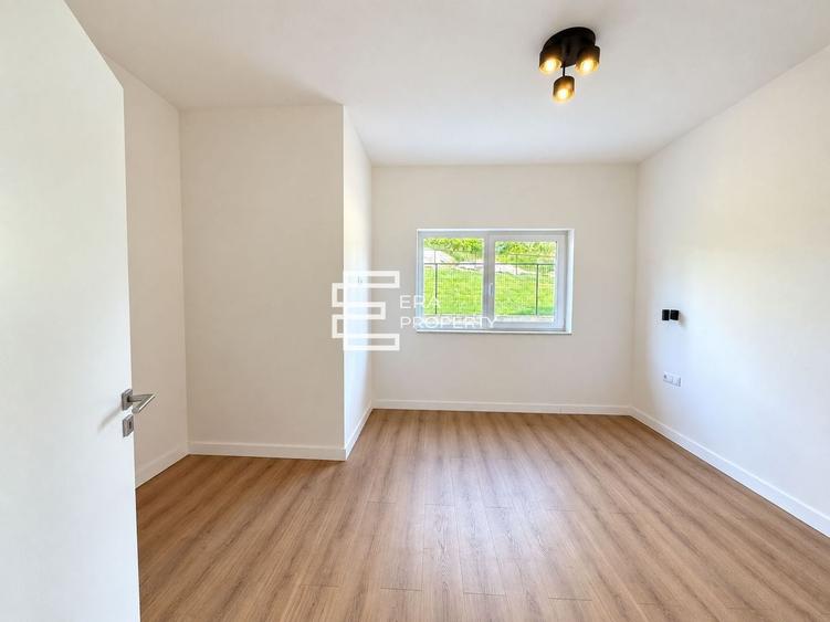 Apartament cu 3 camere decomandat în Cristian