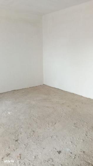 Casă cu 4 camere cu Teren 200 Mp în Central