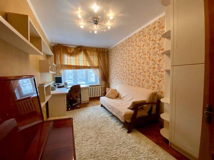Apartament cu 3 camere decomandat în Plopilor