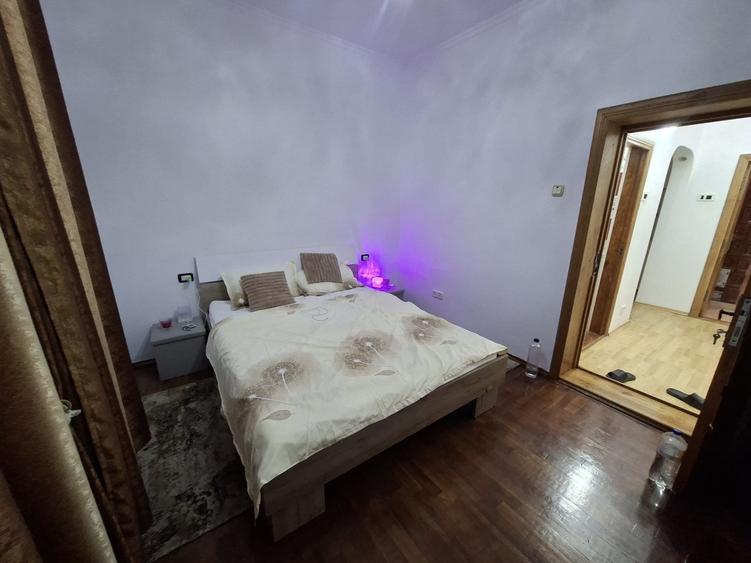 Apartament cu 2 camere decomandat în Vidra