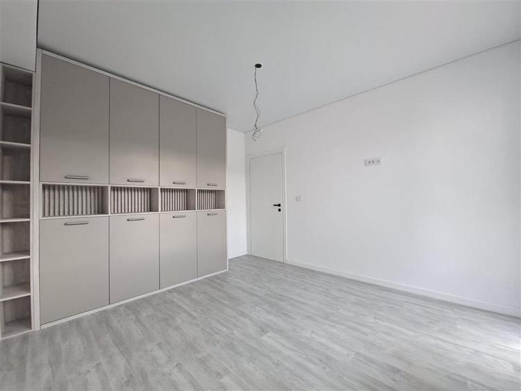 Apartament cu 2 camere decomandat în Vișani