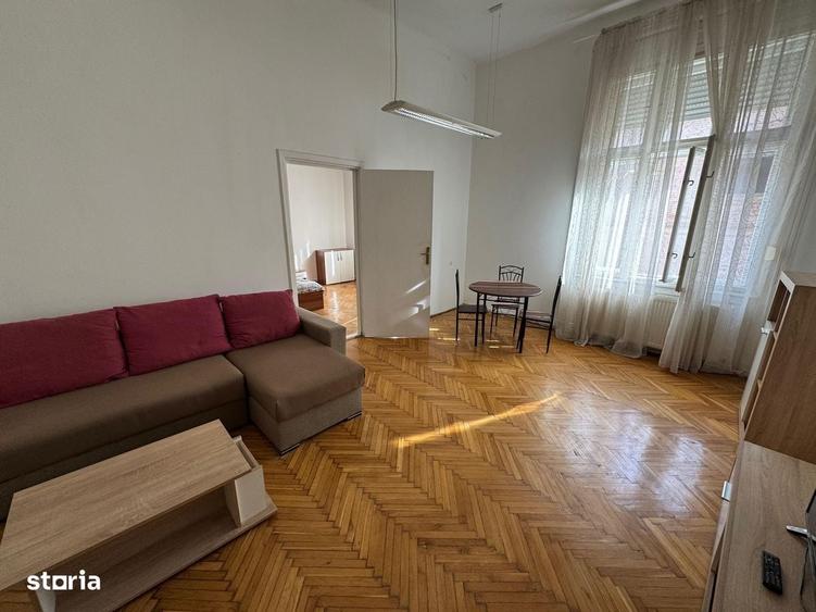 Apartament cu 3 camere semidecomandat în P-ța Unirii