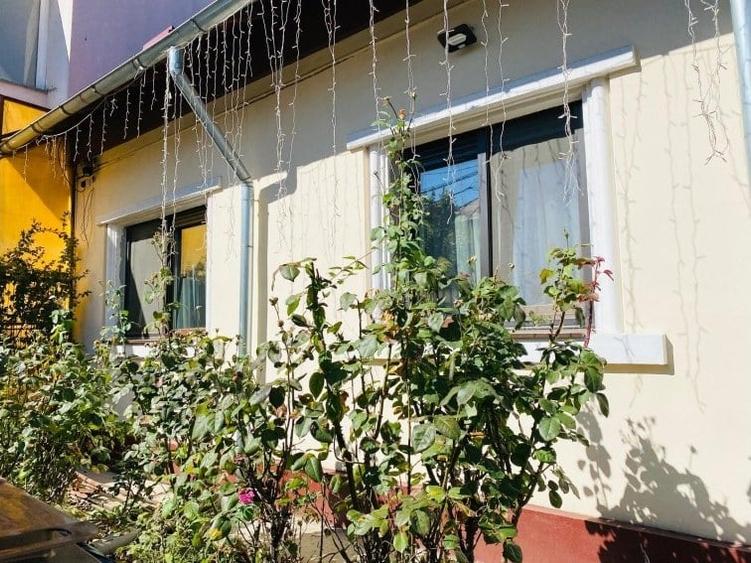Casă cu 5 camere cu Teren 228 Mp în Domenii