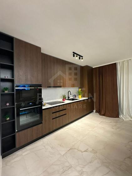 Apartament cu 3 camere semidecomandat în Rovine