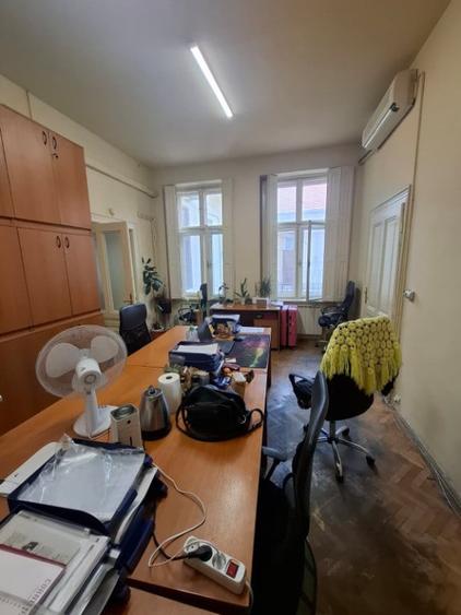 Apartament cu 4 camere semidecomandat în Central