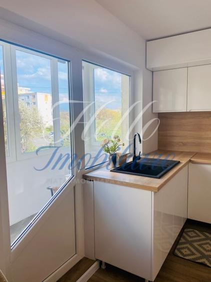 Apartament cu 3 camere decomandat în Între Lacuri