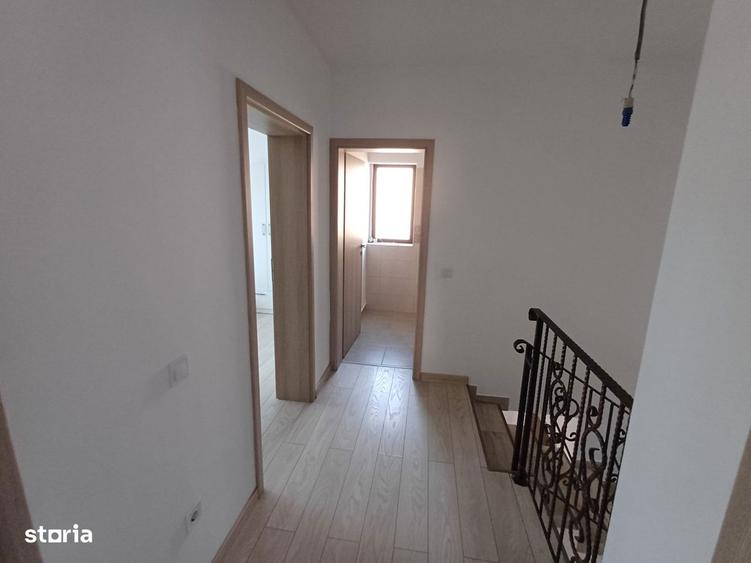 Casă cu 4 camere cu Teren 100 Mp în Valea Adâncă