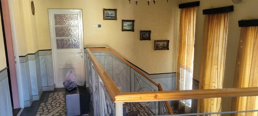 Casă individuală cu 5 camere cu Canalizare în Central