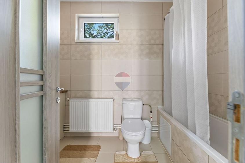 Casă individuală cu 4 camere cu Teren 550 Mp în Central