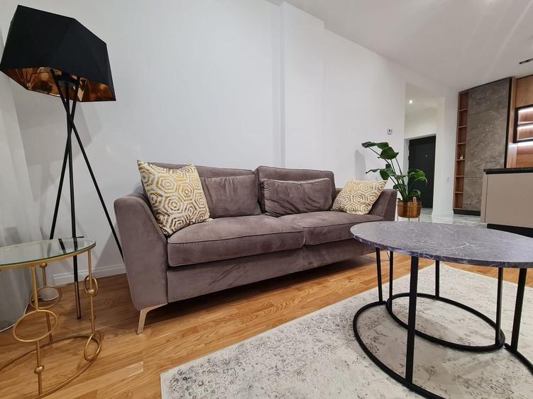 Apartament cu 3 camere decomandat în Arcul de Triumf