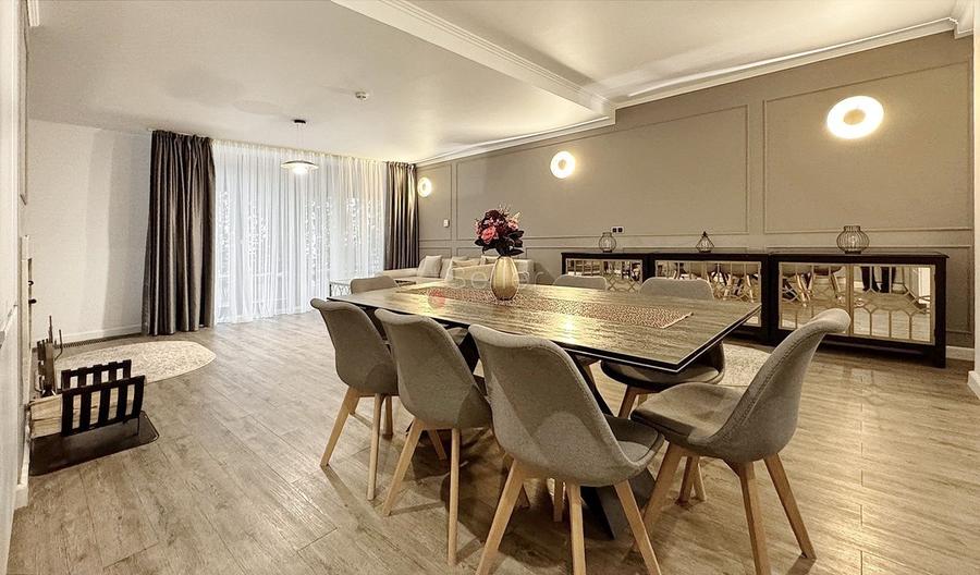 Apartament cu 4 camere decomandat, mobilat în Poiana Brașov