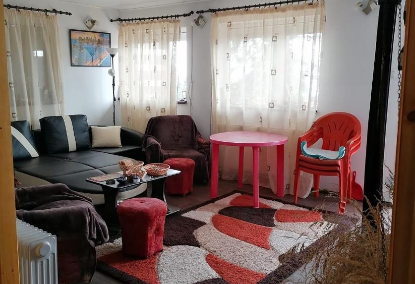 Casă individuală cu 5 camere cu Canalizare în Rânca