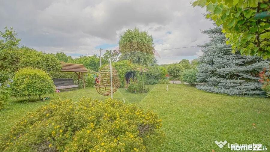 Casă cu 7 camere cu Teren 800 Mp în Purcăreni