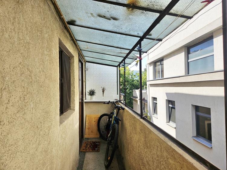 Apartament cu 3 camere semidecomandat în Dorobanți