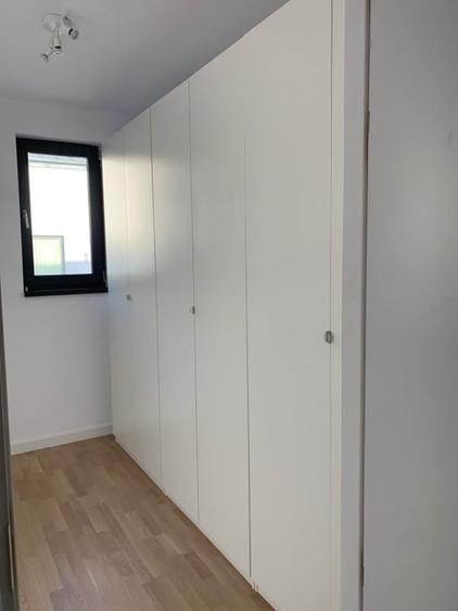Casă cu 5 camere cu Garaj în Central