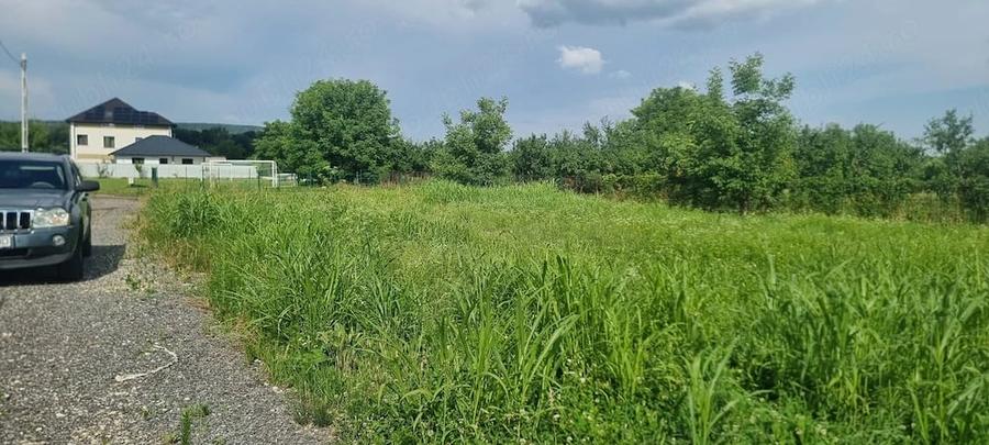 Teren de 400 mp, în Zăvoi