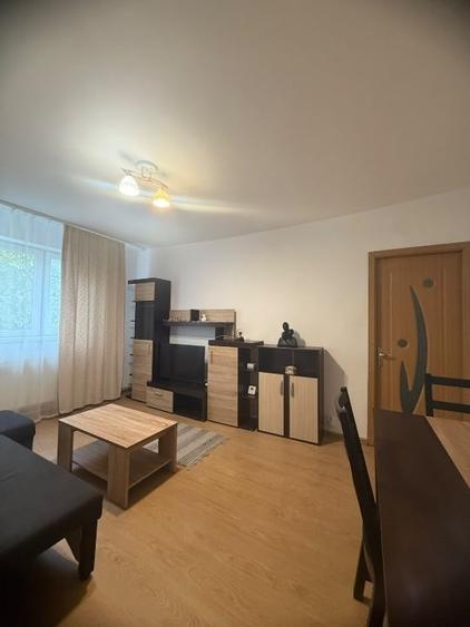 Apartament cu 2 camere semidecomandat, mobilat în Blașcovici