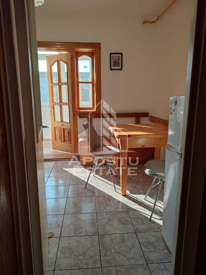 Apartament cu 3 camere decomandat, mobilat în Lipovei