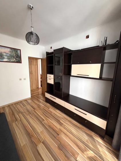 Apartament cu 3 camere decomandat în Florești