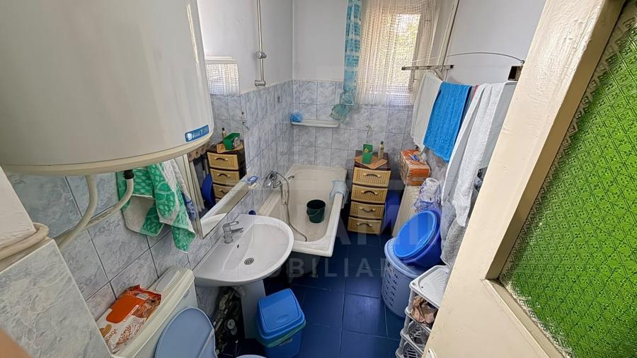 Apartament cu 3 camere semidecomandat în Rovine