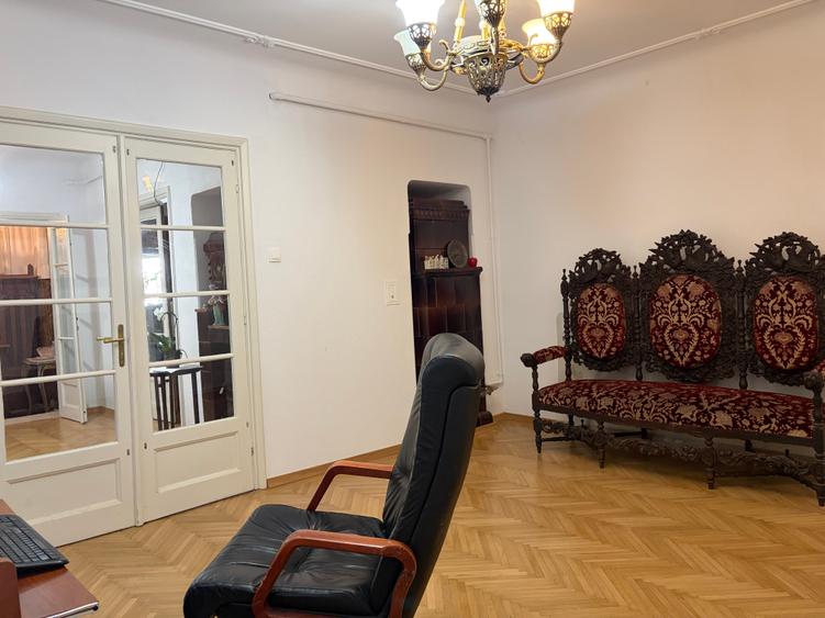 Apartament cu 5 camere semidecomandat în Dorobanți