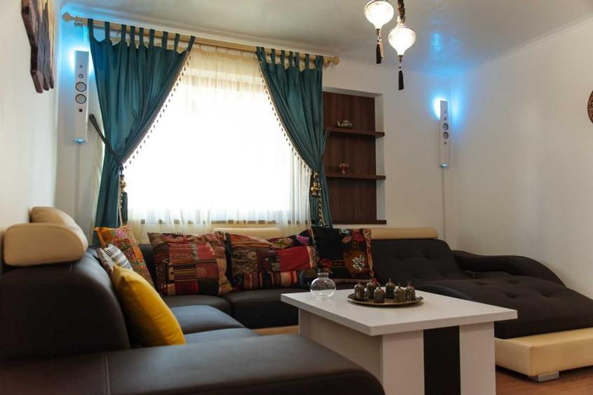 Apartament cu 3 camere decomandat în Exterior Vest