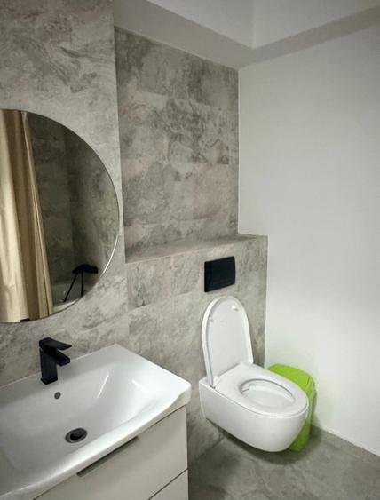 Apartament cu 3 camere decomandat în Tineretului
