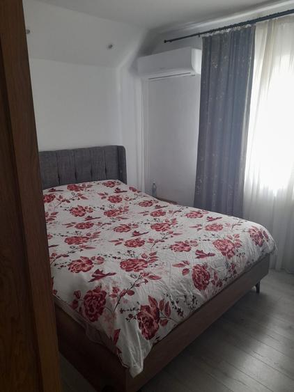 Apartament cu 4 camere decomandat în Central