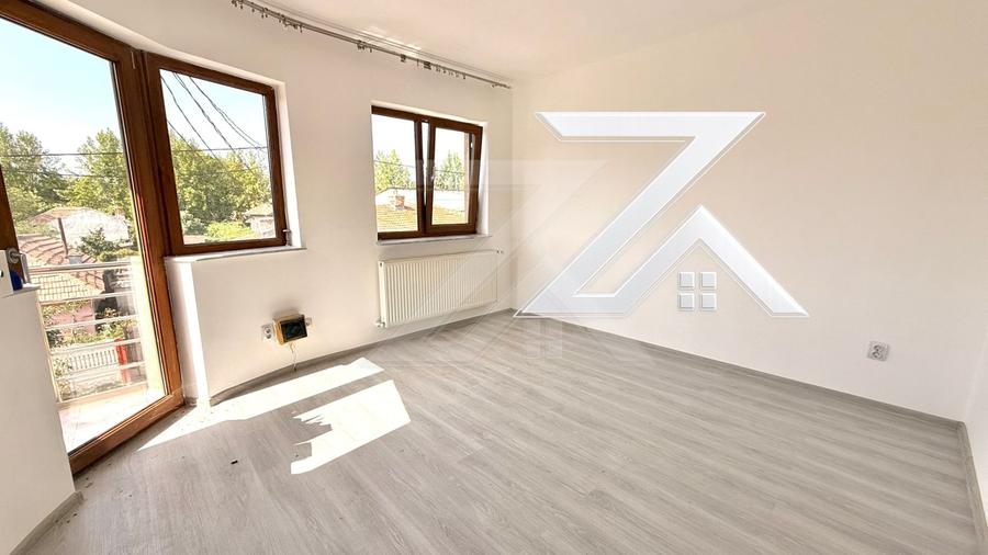Apartament cu 4 camere decomandat în Craiovița Nouă