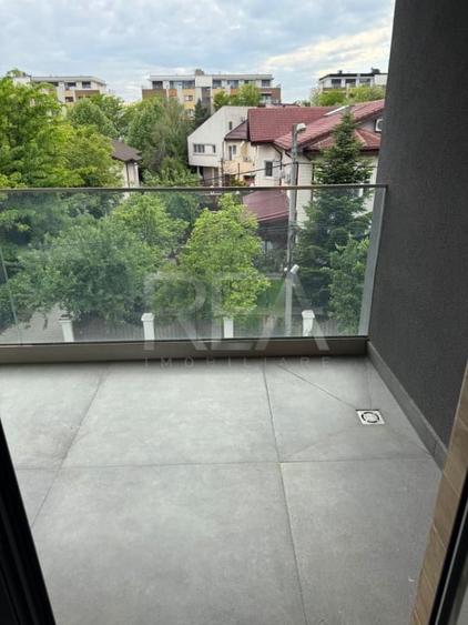 Apartament cu 4 camere decomandat, mobilat în Iancu Nicolae
