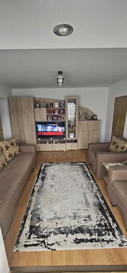 Apartament cu 2 camere semidecomandat în Gojdu