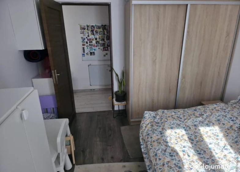 Apartament cu 3 camere decomandat în Florești
