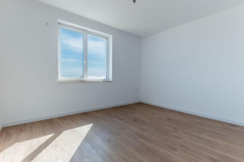 Apartament cu 3 camere semidecomandat în Metalurgiei