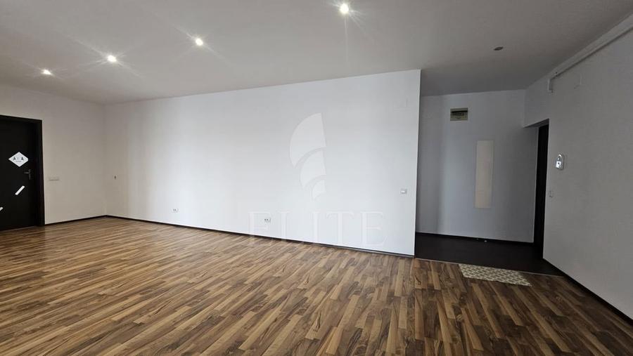 Apartament cu 4 camere semidecomandat în Zorilor