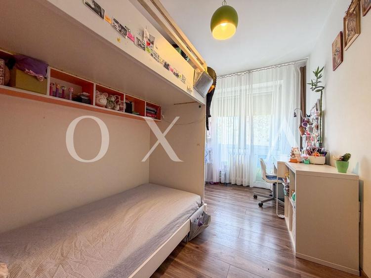Apartament cu 3 camere semidecomandat, mobilat în Complex Studențesc