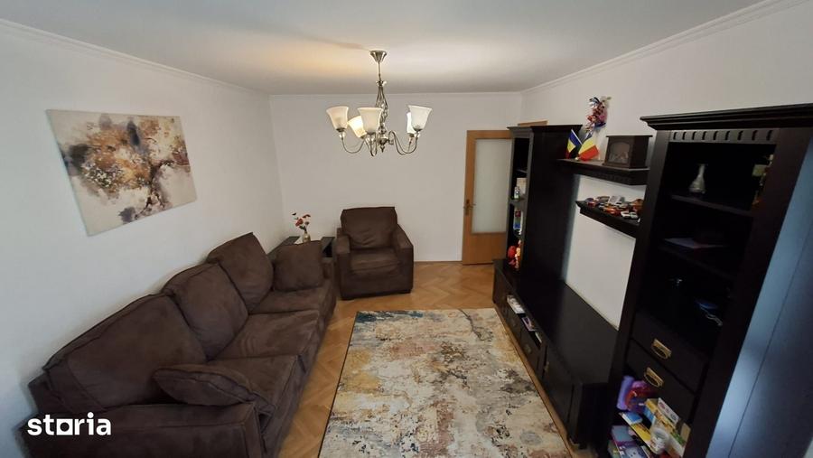Apartament cu 3 camere decomandat în Central