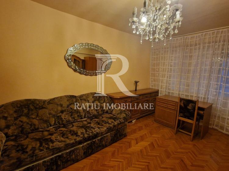 Apartament cu 4 camere decomandat, mobilat în Decebal