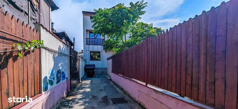 Casă cu 4 camere cu Teren 230 Mp în Apărătorii Patriei