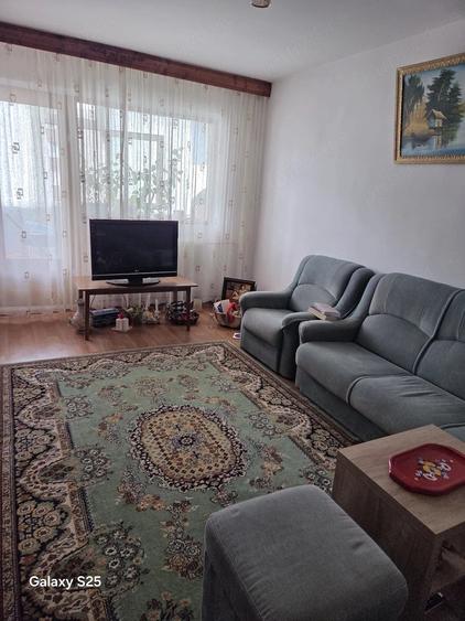 Apartament cu 3 camere decomandat în Republicii