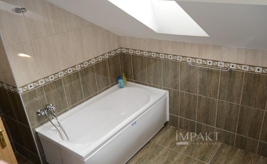 Apartament cu 5 camere decomandat în Bună Ziua