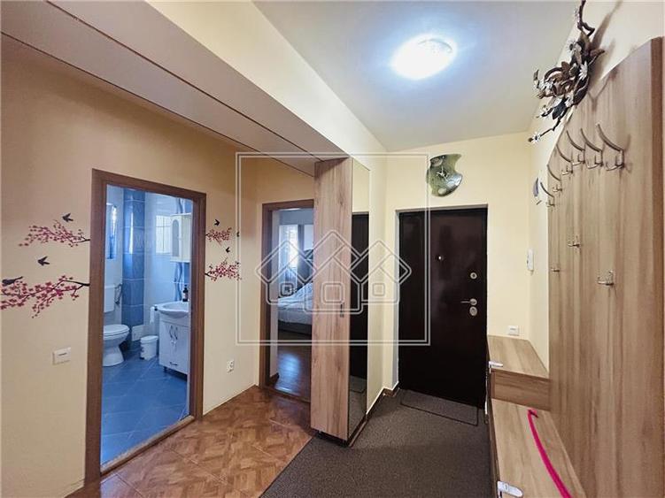 Apartament cu 3 camere decomandat în Turnișor