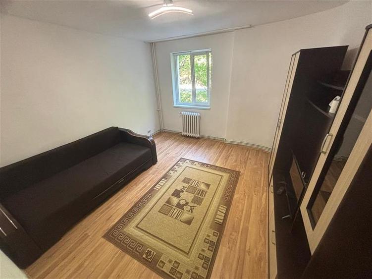 Garsonieră decomandată în Tudor