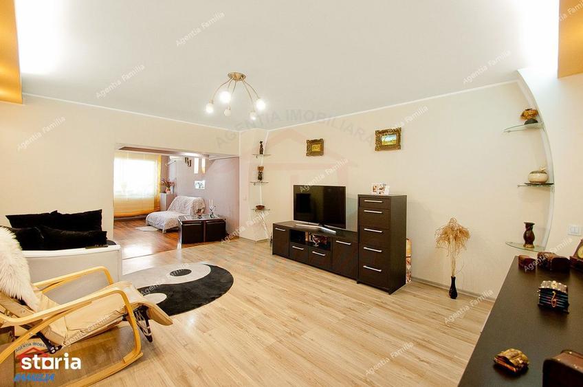 Apartament cu 3 camere decomandat, mobilat în Port