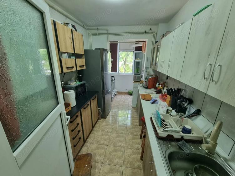 Apartament cu 2 camere decomandat în Km 4