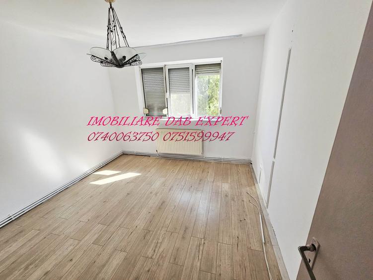 Apartament cu 3 camere decomandat în Piața Centrală