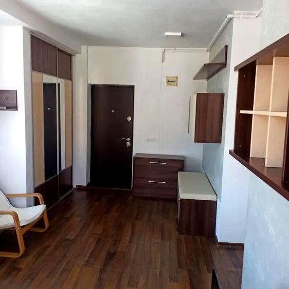 Apartament cu 3 camere decomandat, mobilat în Florești
