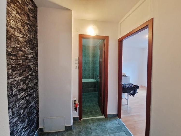 Apartament cu 2 camere decomandat în Tei