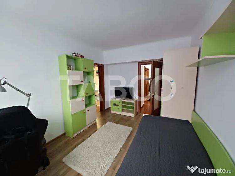 Apartament cu 3 camere semidecomandat în Central